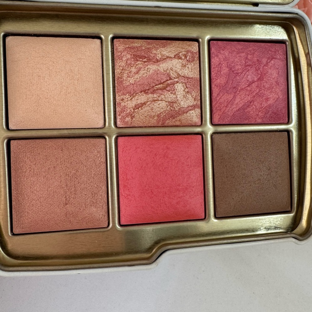 HOURGLASS AMBIENT LIGHTING EDIT UNLOCKED EVIL EYE - Picture 9 of 11